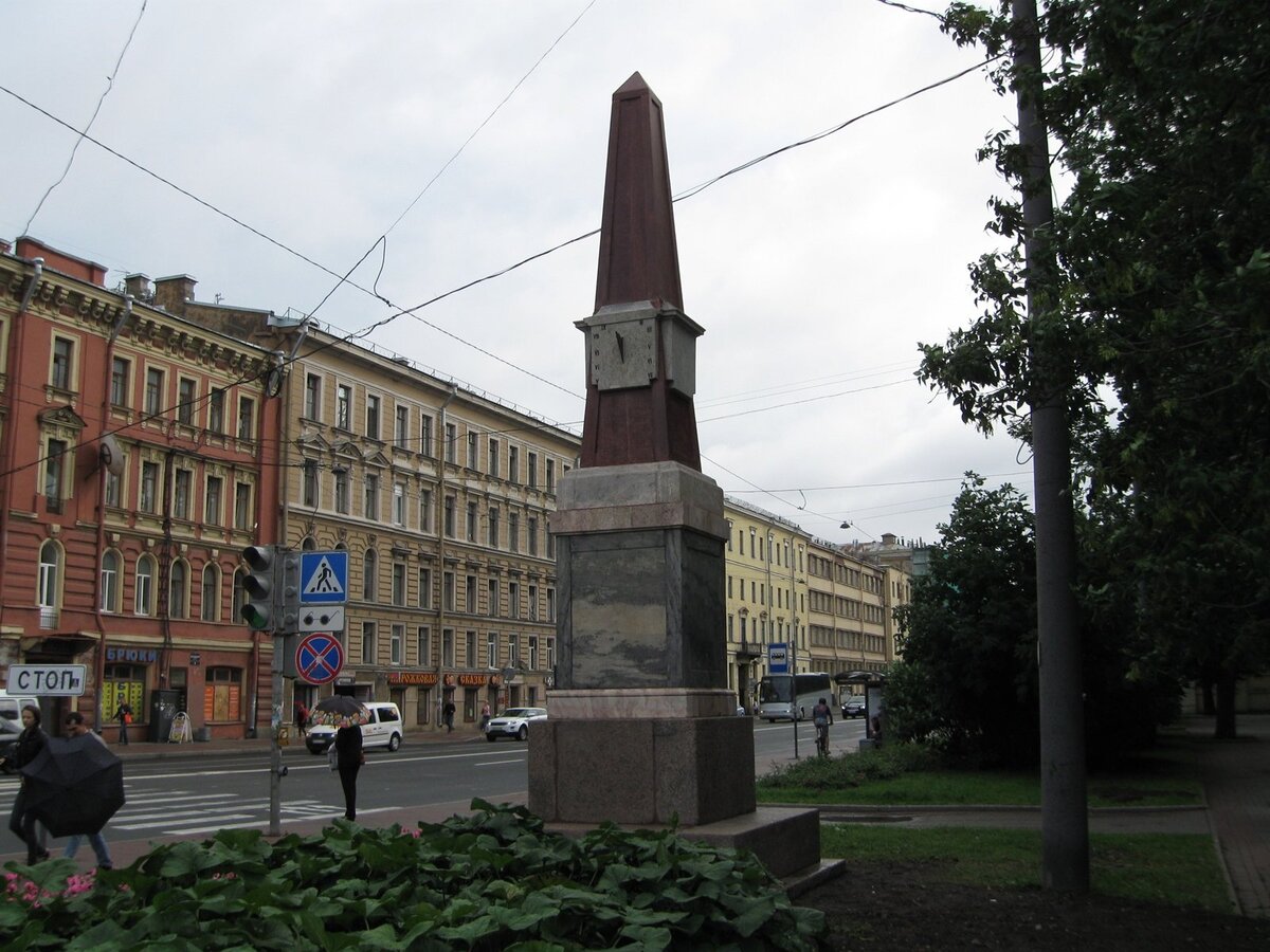 Столбы московская. Верстовые столбы в Санкт-Петербурге Московский проспект. Верстовой столб на Московском проспекте. Верстовой столб на Московском проспекте у Фонтанки. Каменный верстовой столб 18 века в Санкт-Петербурге.