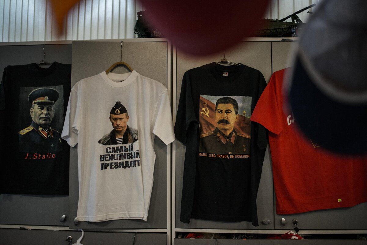 Изображение Сталина всегда присутствует на футболках