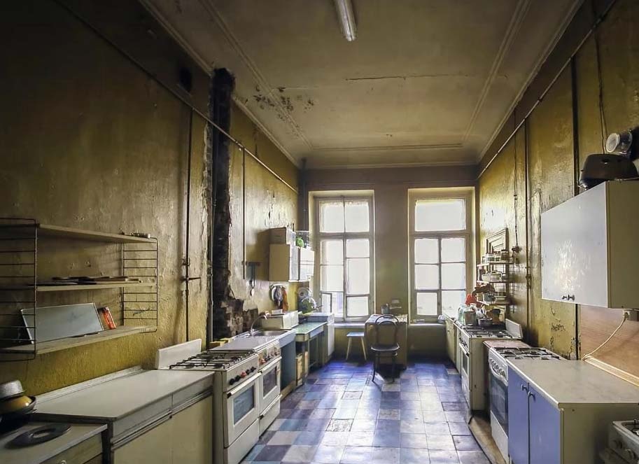 Фото: https://mir-prekpasen.ru/blog/43152146062/Kommunalnyie-kuhni-Peterburga
