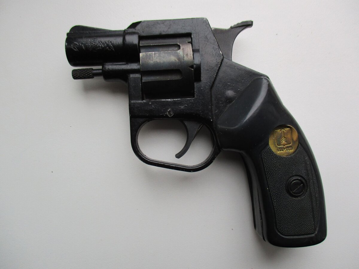 Неказистый на вид, но простой в переделке под огнестрел