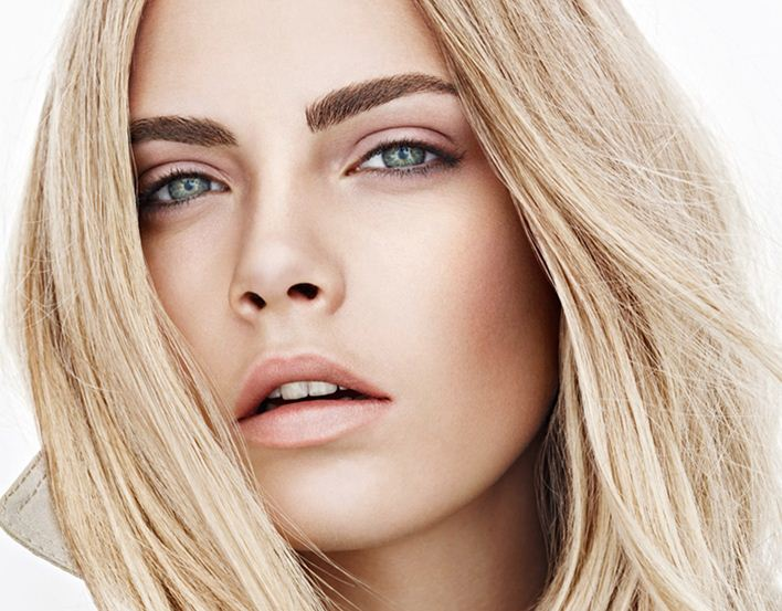 Девушки со светлыми бровями. Кара делевинь платиновый блонд. Макияж chloe boucher. Холодный цвет бровей. Холодный цвет бровей.