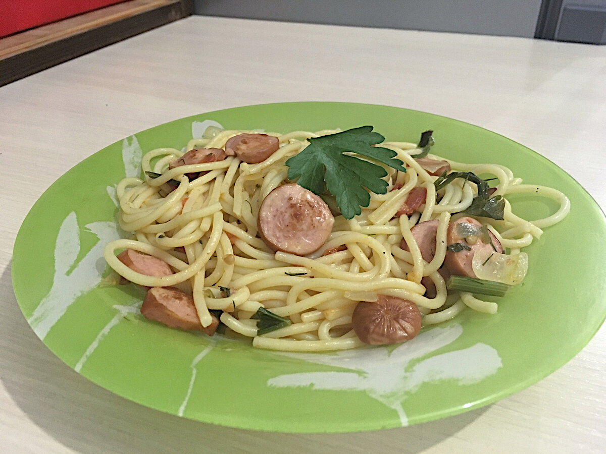 Незамысловатая, простая и достаточно быстрая в приготовлении (до 30 минут, проверено не раз) паста. Согласитесь, неплохо бы приготовить такую прелесть!