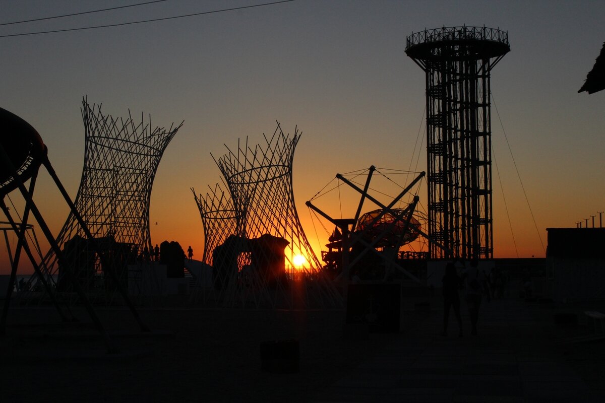 Поповка пляж казантип. Пляж. Казантип 2023. Казантип 2023. Казантип 2023.