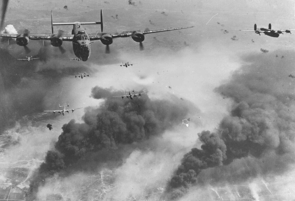 Подразделение B-24 (Consolidated B-24 Liberator, "Освободитель") уничтожает использовавшиеся немцами румынские месторождения нефти у г. Плоешти (наглядно видны чудовищные столбы дыма от горящей нефти) во время глобальной операции по уничтожению немецкой нефтяной промышленности. Атаковать строй таких бомбардировщиков на огромной высоте могли очень немногие истребители, но и тех при приближении ждал бы огонь множества крупнокалиберных пулеметов.