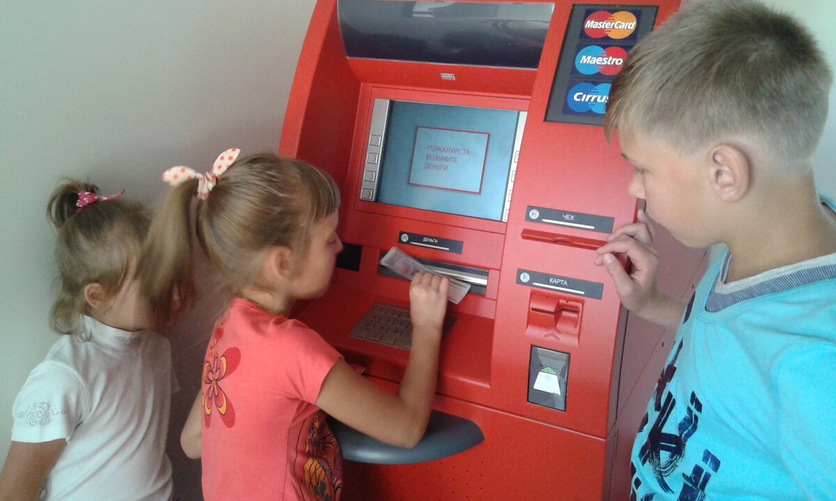 Детские терминалы. Детский Банкомат. Банкомат для детского сада. Банк для детей. Про Банкомат и пластиковую карту для детей.
