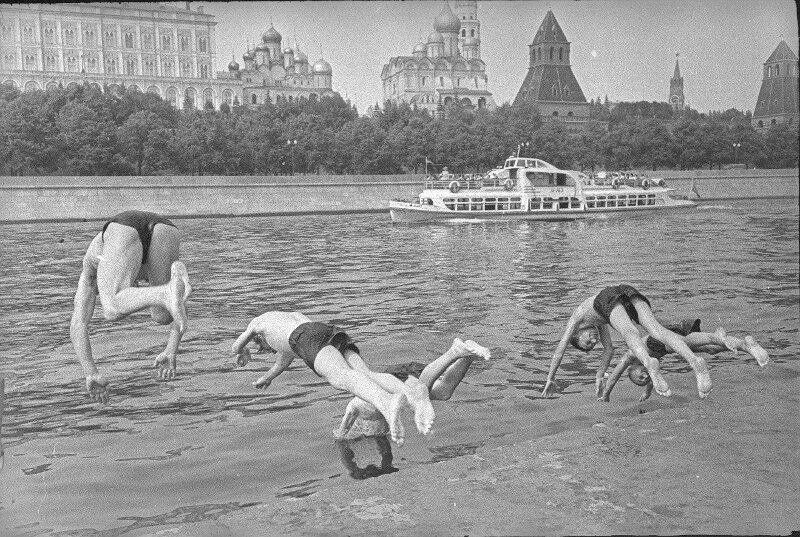               Жара. Юрий Кривоносов, 1960 год, г. Москва, из архива МАММ/МДФ.