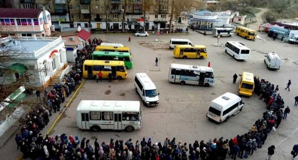  Пользователи группы ВК "Подслушано Севастополь"  обсуждают появившееся в автобусах города предупреждение о том, что с 8 октября оплата в общественном транспорте будет осуществляться при входе.