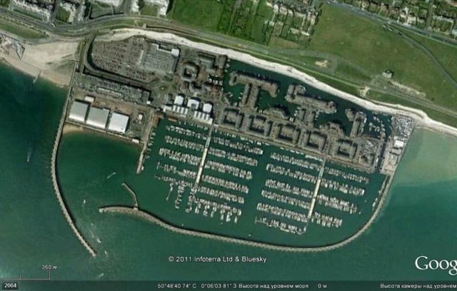 Вот так этот комплекс, расположенный на восточной окраине Брайтона, выглядит из космоса