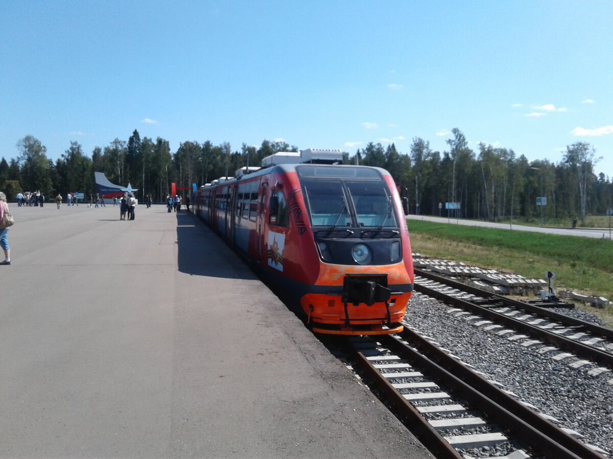 Электричка кубинка. Парк Патриот Кубинка поезд. Парк Кубинка 1. Дизель поезд парк Патриот. Дизель поезд Кубинка.