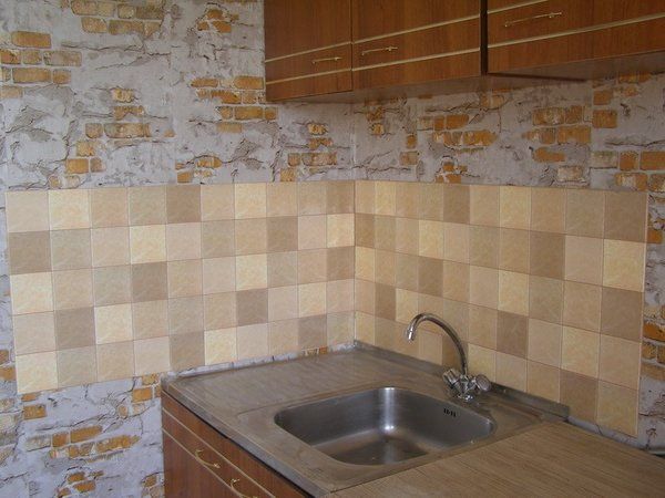Фартук для кухни без плитки: практичные и бюджетные варианты