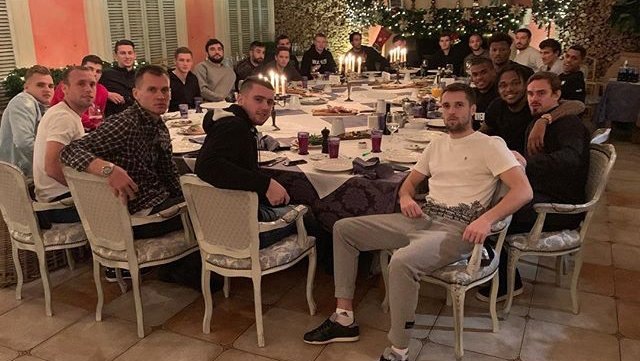 Спорт-Экспресс‏Подлинная учетная запись @sportexpress 12 мин.12 минут назадЕще"Команда!" Глушаков выложил фото с обеда "Спартака"  http://www.sport-express.ru/football/rfpl/news/komanda-glushakov-vylozhil-foto-s-obeda-spartaka-1482013/ …0 ответов0 ретвитов2 отметки «Нравится»Ответить  Ретвитнуть  Мне нравится 2