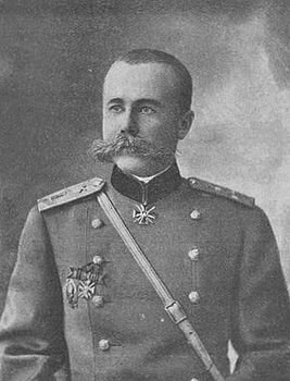 Алексей Алексеевич Маниковский - с  6 марта 1917 — помощник военного министра. Временно управлял военным министерством после отставки А. И. Гучкова (конец апреля — начало мая 1917) и после отбытия в отпуск — фактической отставки — А. И. Верховского (октябрь 1917). 25 октября 1917 был арестован в Зимнем дворце вместе с министрами Временного правительства. В конце октября освобождён и принял на себя техническое руководство военным ведомством при большевистской власти. Пытался сохранить остатки боеспособности армии, выступил против выборности командиров, в связи с чем обвинён в нелояльности и 20 ноября 1917 вновь арестован (вместе с начальником Генерального штаба В. В. Марушевским). Через 10 дней освобождён. 