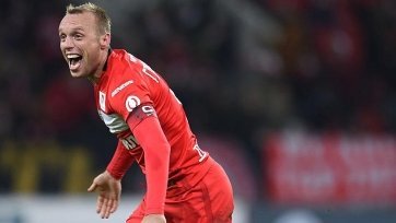 Фото: spartak.comПосле поединка с «Локомотивом» в 16 туре РПЛ, который завершился победой спартаковцев со счетом 2:1, Глушаков в своем инстаграм опубликовал фото из командной раздевалки и выложил откровенный пост.
