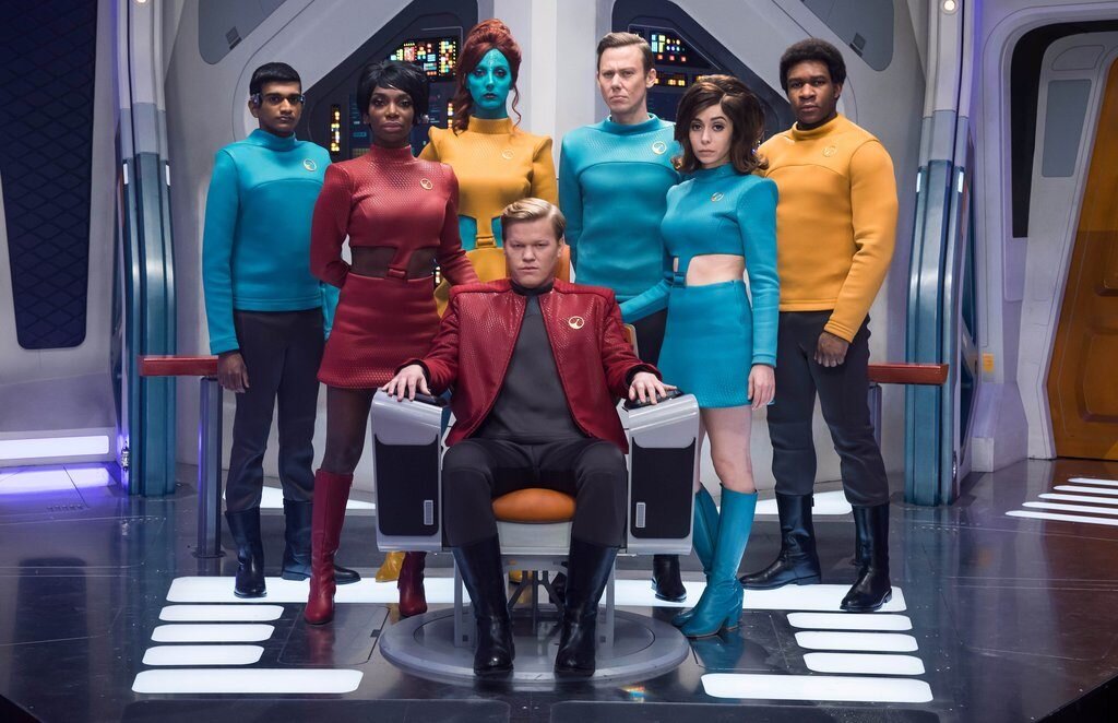  Военный корабль «Каллистер» (USS Callister), первый эпизод четвёртого сезона телесериала-антологии «Чёрное зеркало»