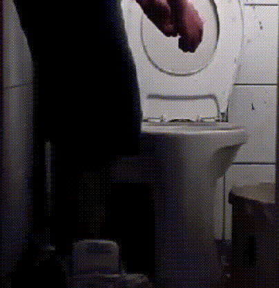 Здесь, конечно, мощная петарда. Пожалуйста, не повторяйте дома!