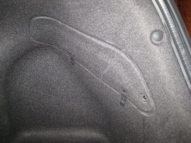 Доступ к блоку фары закрыт кожухом 