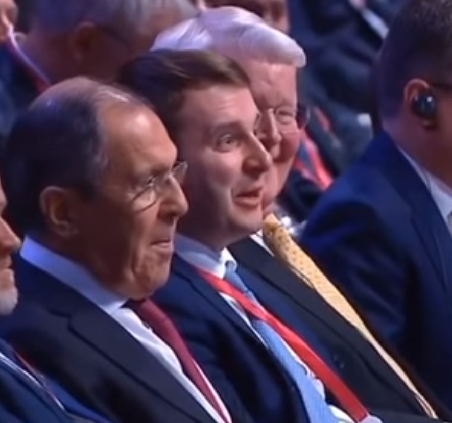 Министр экономического развития Максим Орешкин (в центре) во время пленарного заседания Арктического форума