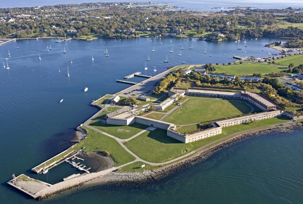 Форт-Адамс в Ньюпорте, штат Род-Айленд. Место проведения легендарного Ньюпортского джаз-фестиваля.