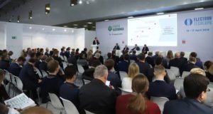 Последний день выставки был насыщен деловыми программами, которые, надо сказать, собирали полные залы.Среди них: