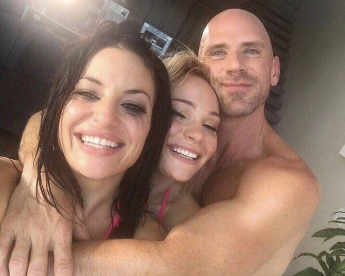 Сколько зарабатывает лысый из Brazzers.
