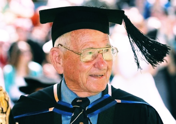 Студент, дед, фото для ознакомления