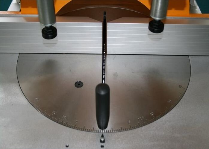 Yilmaz ACK 420 S рабочий стол пилы.