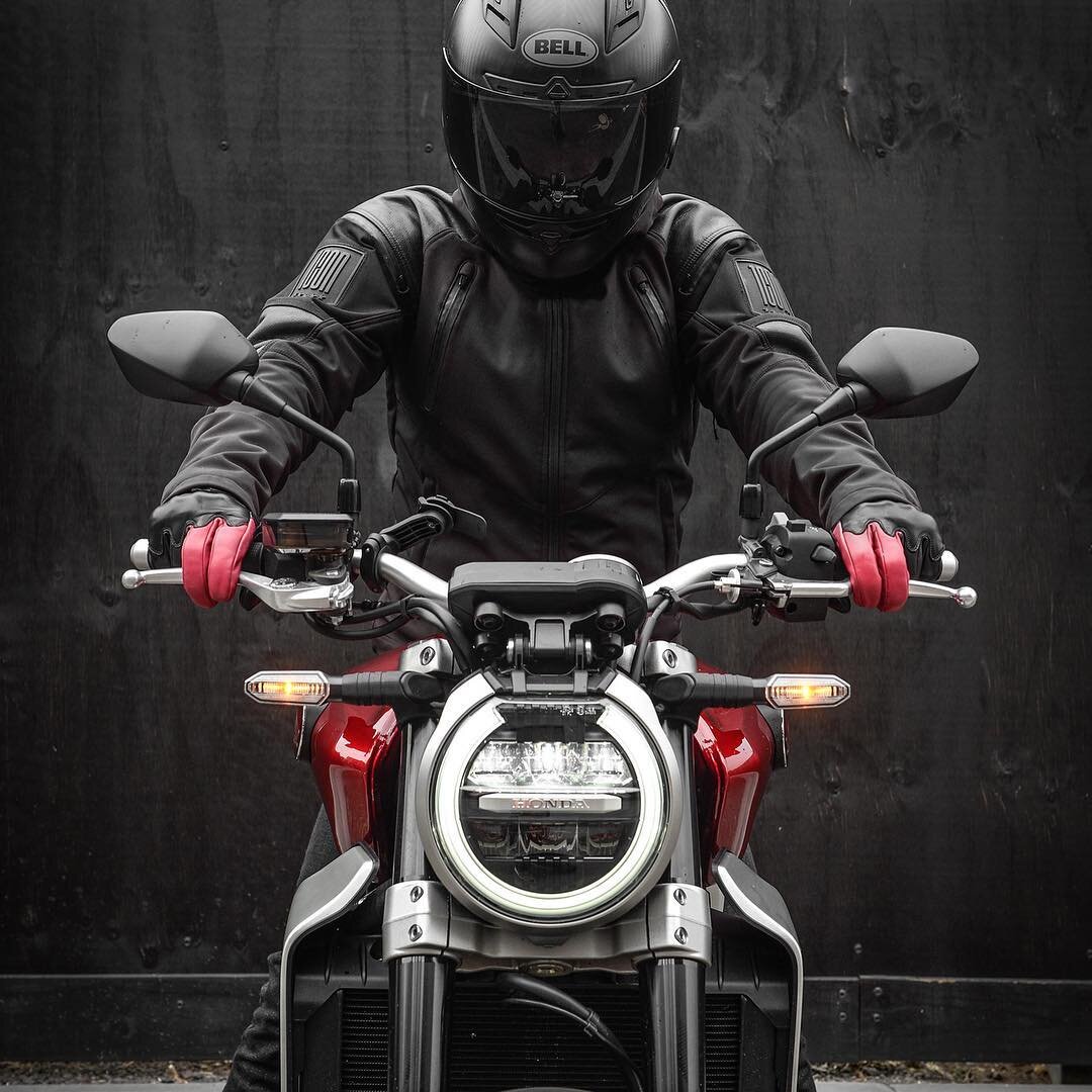 Чем мощнее мотоцикл, тем больше внимания нужно уделить мотоэкипировке. 