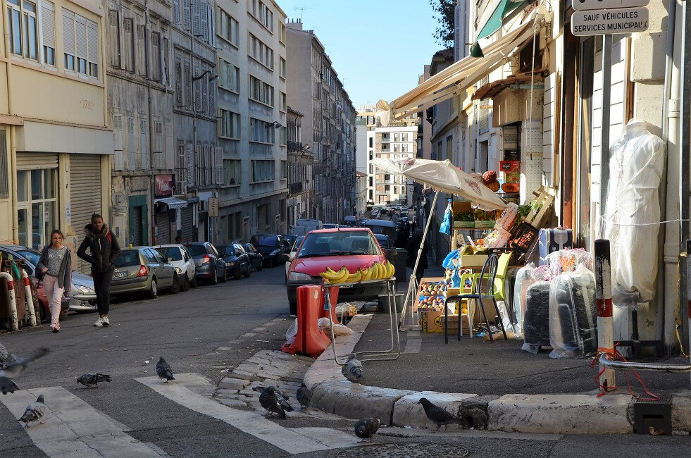 Неприятные города. Сыктывкар трущобы варламов. Убогий двор. Сыктывкар трущобы варламов. Город мусорщиков в каире.
