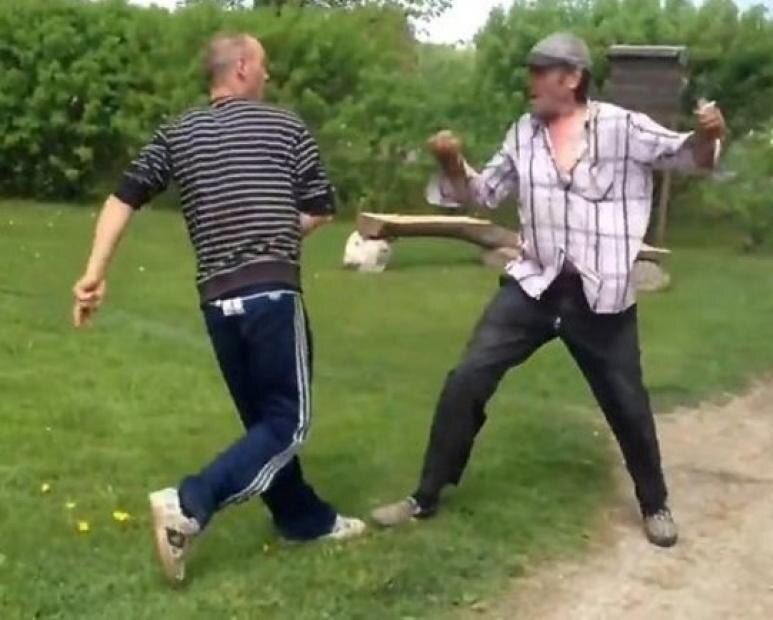 рыбаки дерутся за место у реки