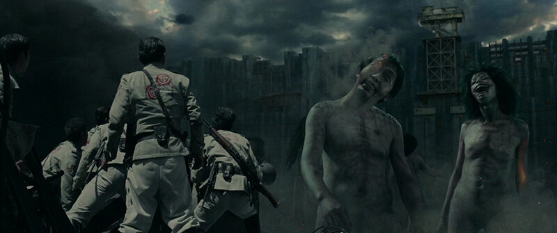 Кадр из фильма "Атака титанов. Фильм первый: Жестокий мир" (2015 г.)