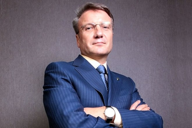 Он теперь ездит на автопилоте. А ты?