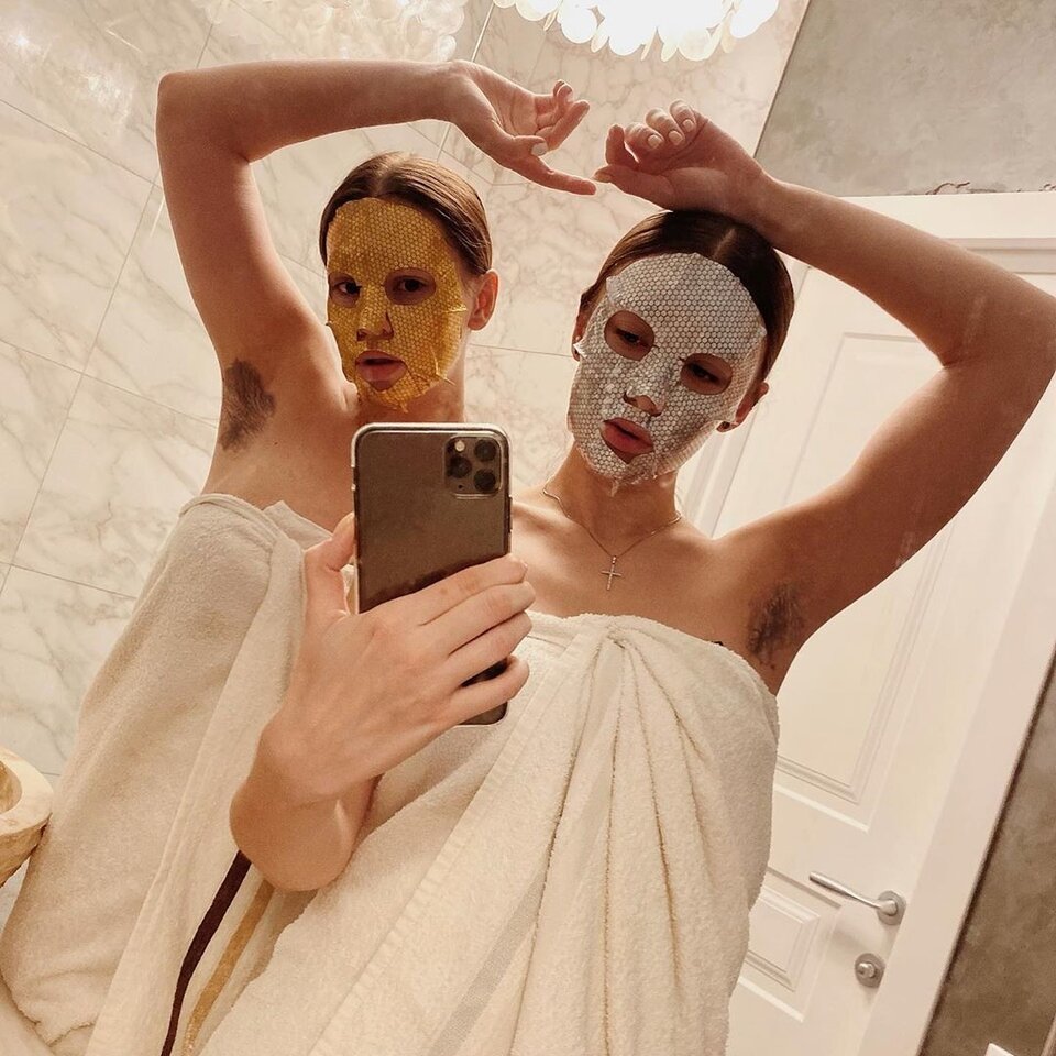 Молодая мама показала волосатые подмышки
​Фото: «Инстаграм»