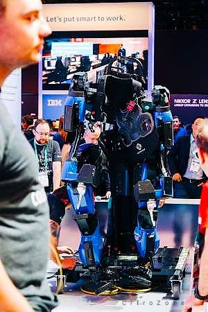 Чтобы надеть полный костюм Sarcos нужно всего около 30 секунд, если вам нужно сделать это в спешке.