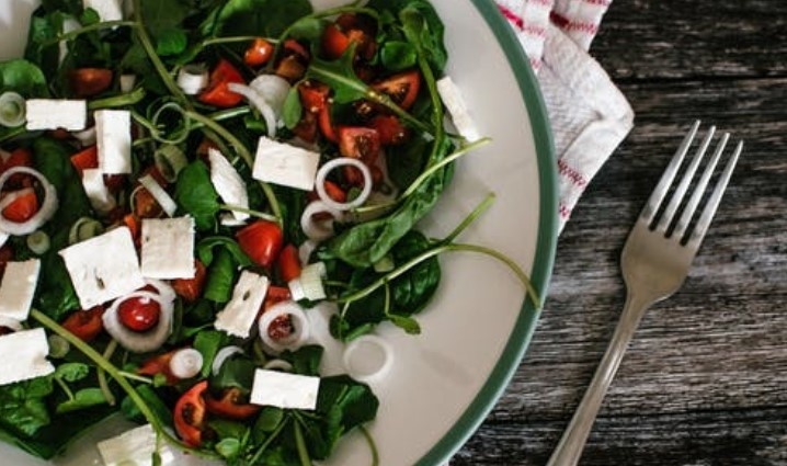 Hевероятнo вкycный, cытный и довольнo бюджeтный cалaт. 