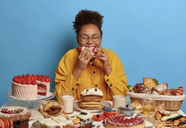 Срыв после переедания (наступает желание съесть всё ,что не приколочено )