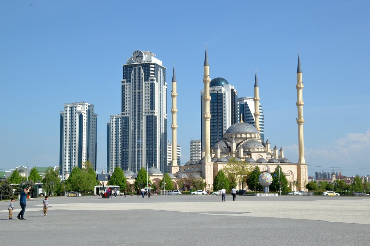 Современный Грозный. Почувствуйте контраст, что называется.