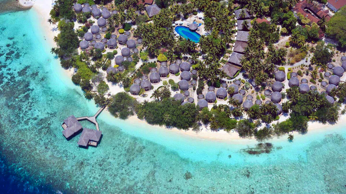 Вид отеля сверху (листать влево)