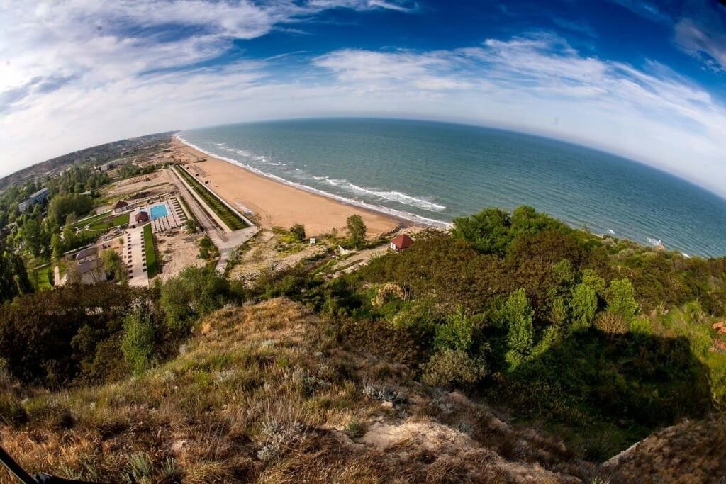 Сан море. Каспийское море санаторий Каспий. Каспийское море Каспийск санаторий Дагестан. Санаторий Каспий Дагестан пляж. Манас Дагестан.