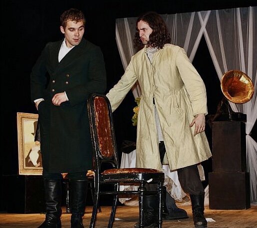 А.П. Чехов ''Медведь''. Учебный театр ''Пятый этаж''. На фото: А. Руденко, В. Тарарака 2010 год