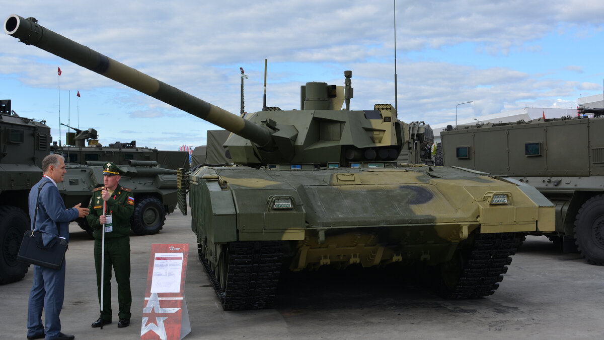 Фотографии, ожидаемо, истинные размеры Т-14 не передадут