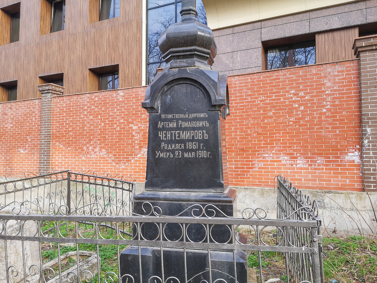 Кладбище в центре Краснодара меня шокировало