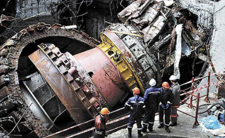 Жалко что смотрим на Илона Маска, а в космос летаем на Союзах. Наш батут Рогозина работает, правда он не наш, он – Советский.