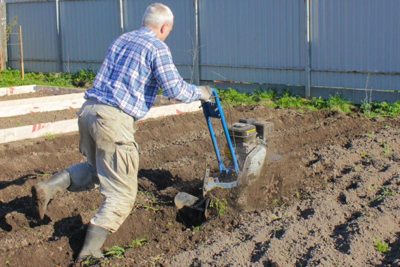 Работа мотоблоком