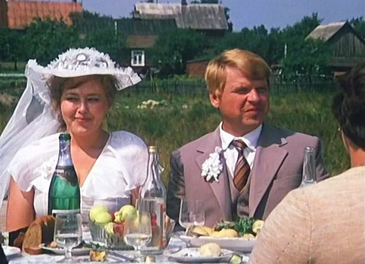 кадр из фильма «Белые росы»