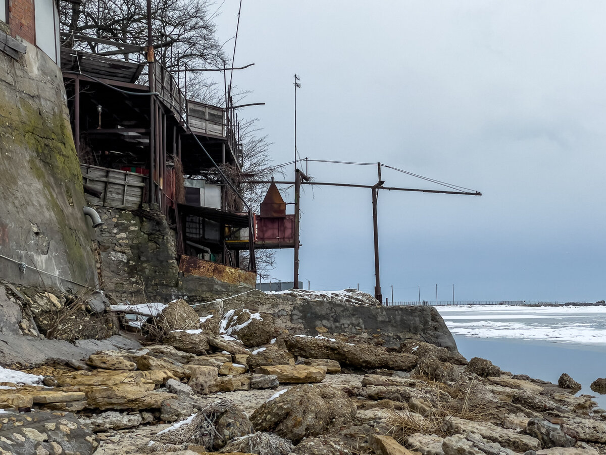 Сползающая в воду заброшенная деревня. Это в России 🏚🌊🐟 | Промышленный  турист | Дзен