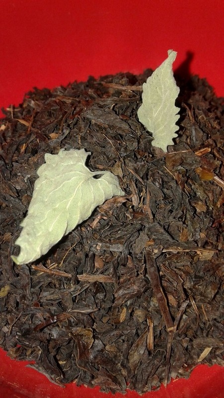 Листочки мяты и мелиссы