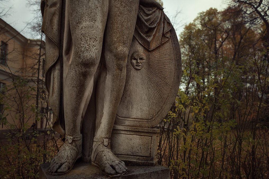 2. История местности, где располагается Павловск, уходит в глубокую древность. Когда по руслам рек, богатых дичью и рыбой селились, ильменские славяне и различные финно-угорские племена. 