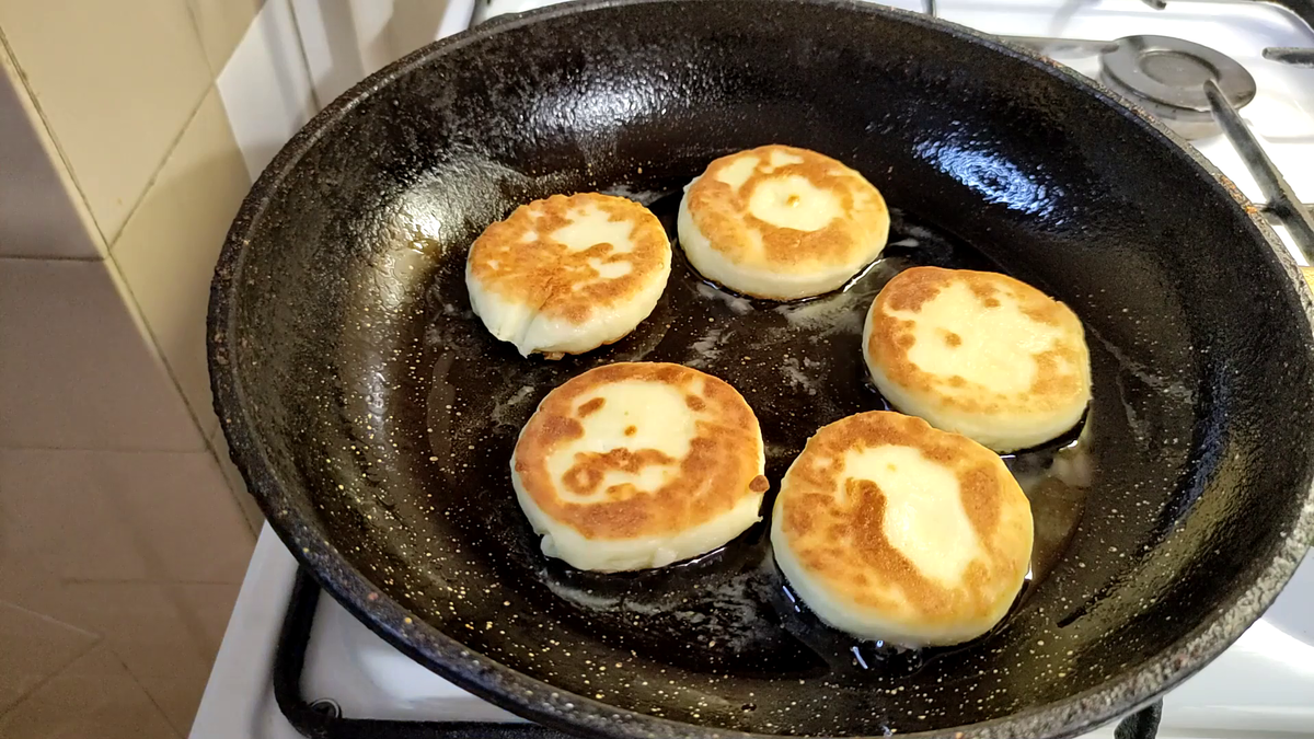 Рецепт вкусных сырников. Как приготовить классические сырники по рецепту La-Torta