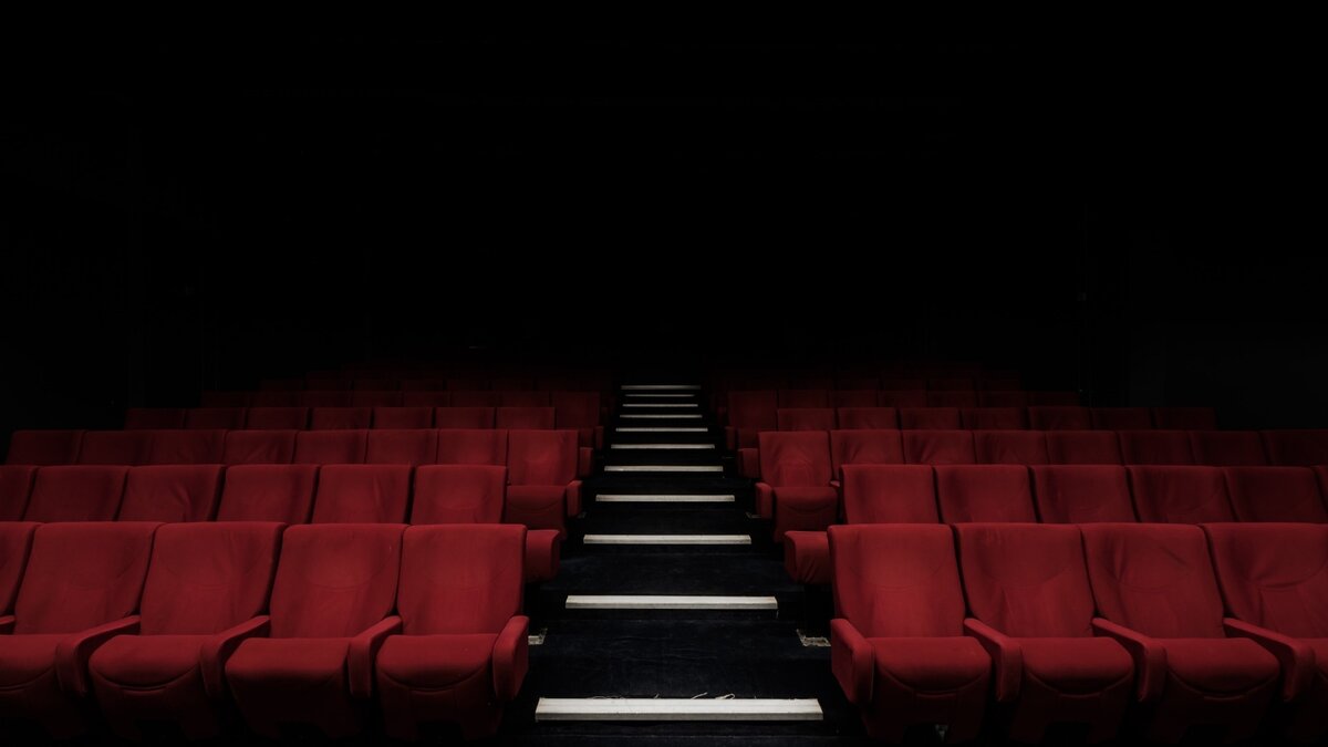     Зрителям представят три премьерные отечественные картины, билеты можно получить в кассе кинотеатра или забронировать онлайн.