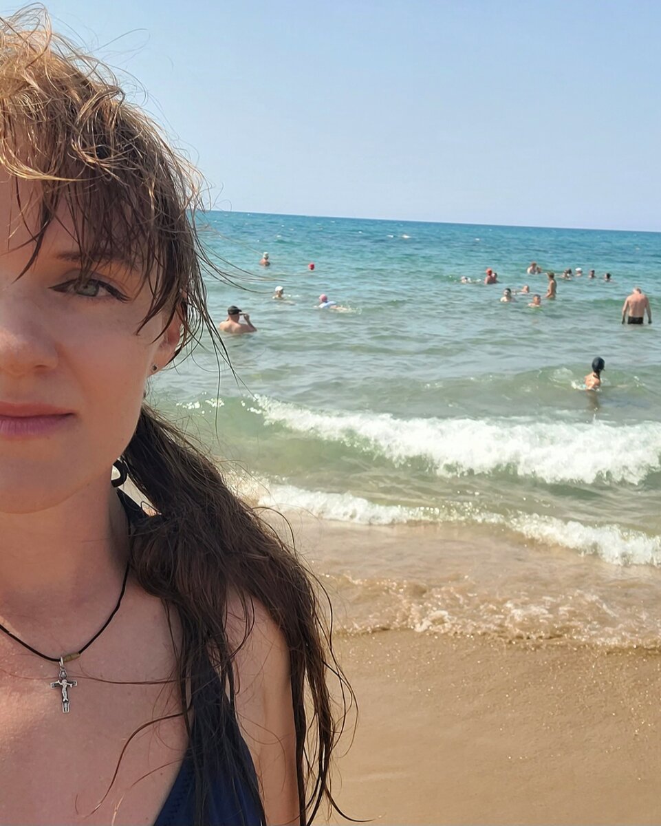 Автор на море)